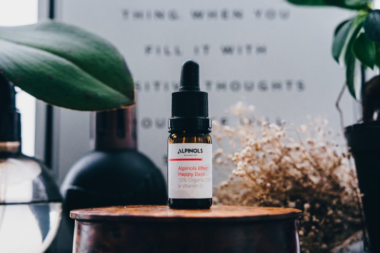 Guide Huile de CBD : Bienfaits, utilisation et dosage idéal
