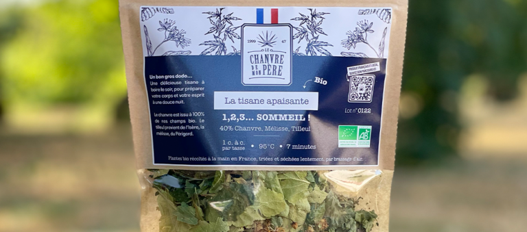 Je goûte la tisane « L’apaisante » du Chanvre de mon Père