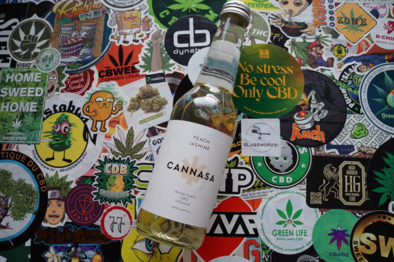 Une petite boisson CBD pêche-jasmin !