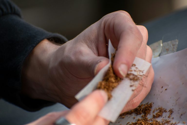 Quel tabac choisir pour la résine ? Guide pour fumer du hash